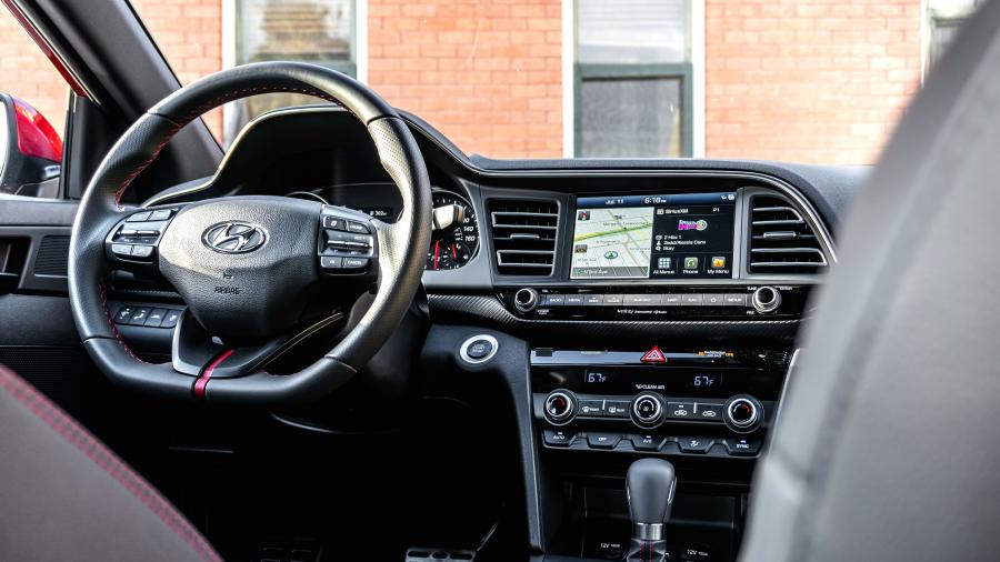 Торпедо Hyundai Elantra Sport (AD) 2018 года  (NA) (фото 6 из 28)